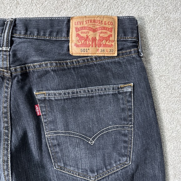 Levis 501 Jeans Men Fits 34x30 Black Button Fly Straight Leg Red Tab Denim Pants - Picture 8 of 10